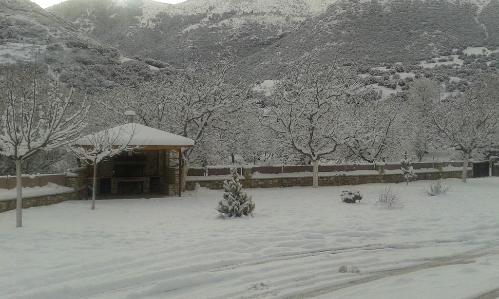 Ariadni Калаврита Экстерьер фото